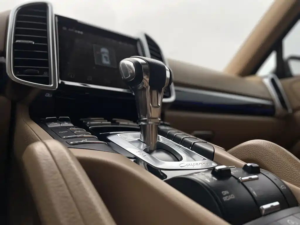 Porsche Cayenne 2016 — фото 13