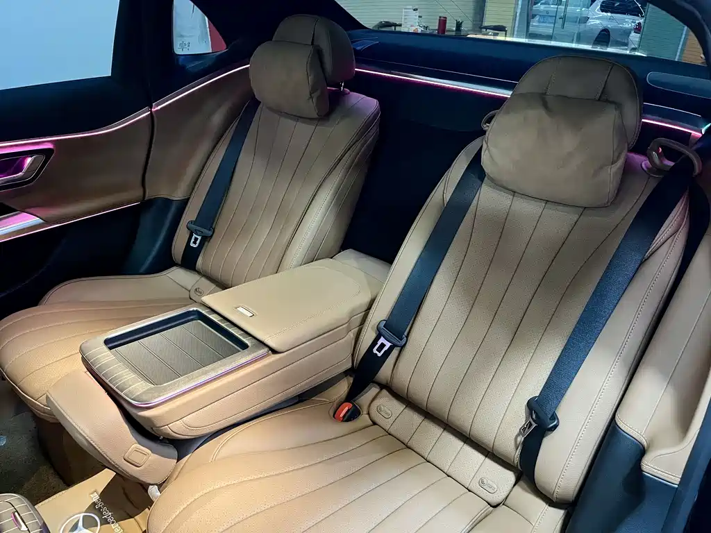 Mercedes-Benz E-Class 2025 — фото 12