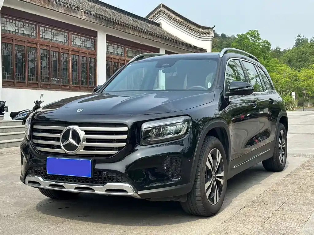 Mercedes-Benz GLB 2024 — фото 1