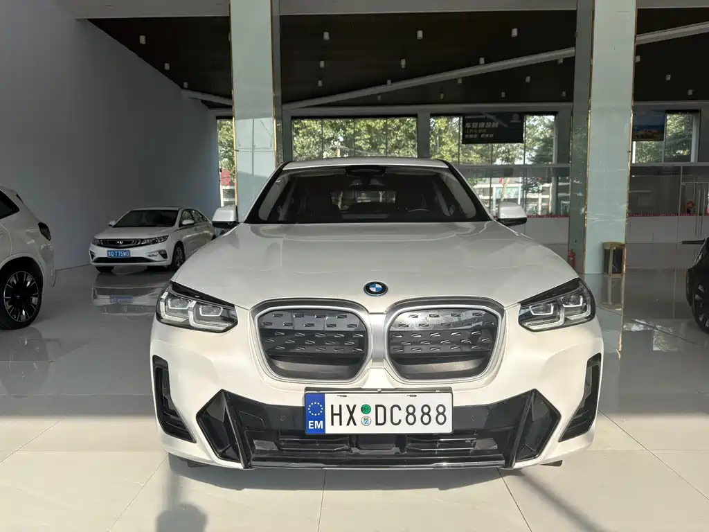 BMW iX3 2023 — фото 1