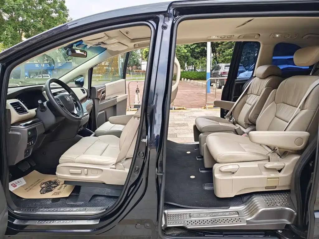 Honda Odyssey 2017 — фото 10