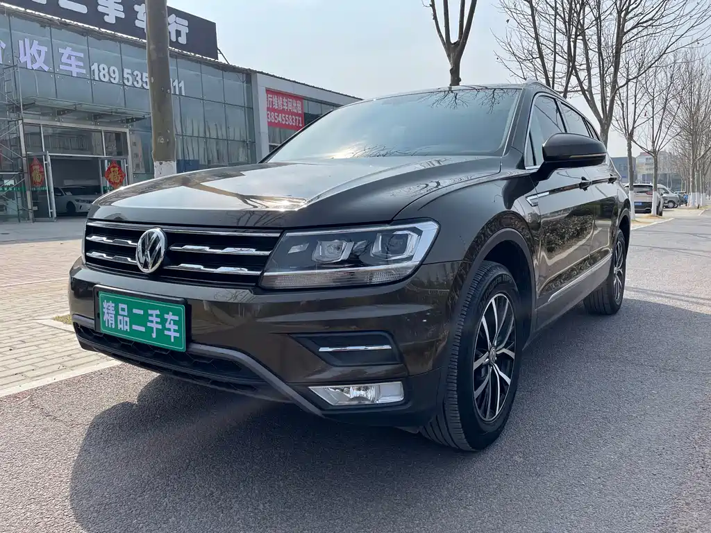 Volkswagen Tiguan L 2018 — фото 1