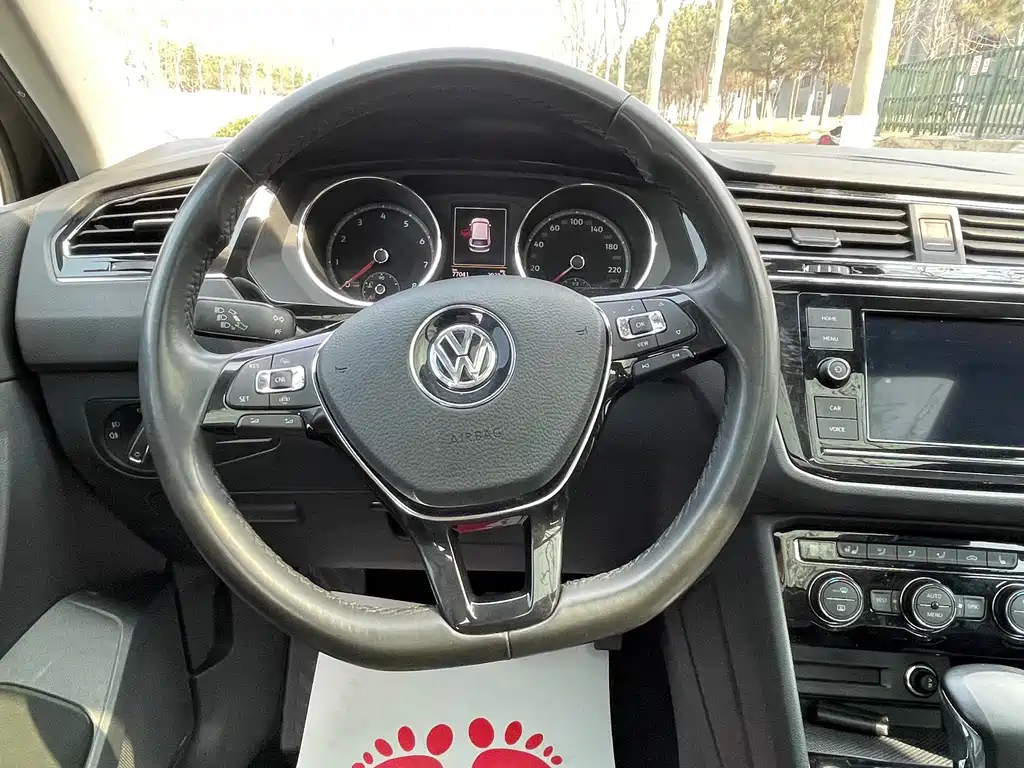 Volkswagen Tiguan L 2018 — фото 11