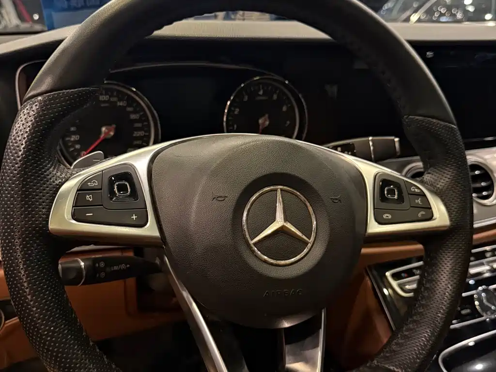 Mercedes-Benz E-Class 2017 — фото 16