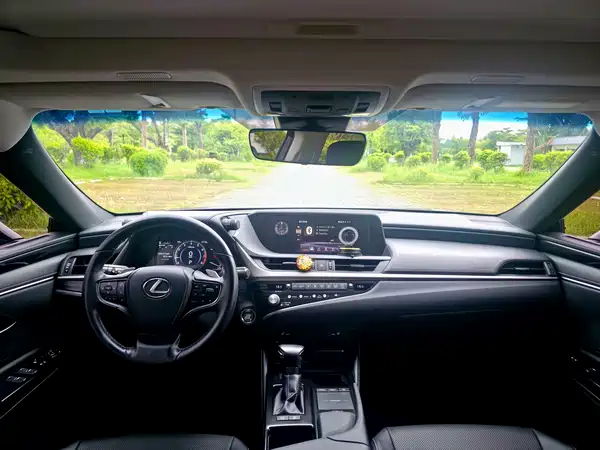 Lexus ES 2021