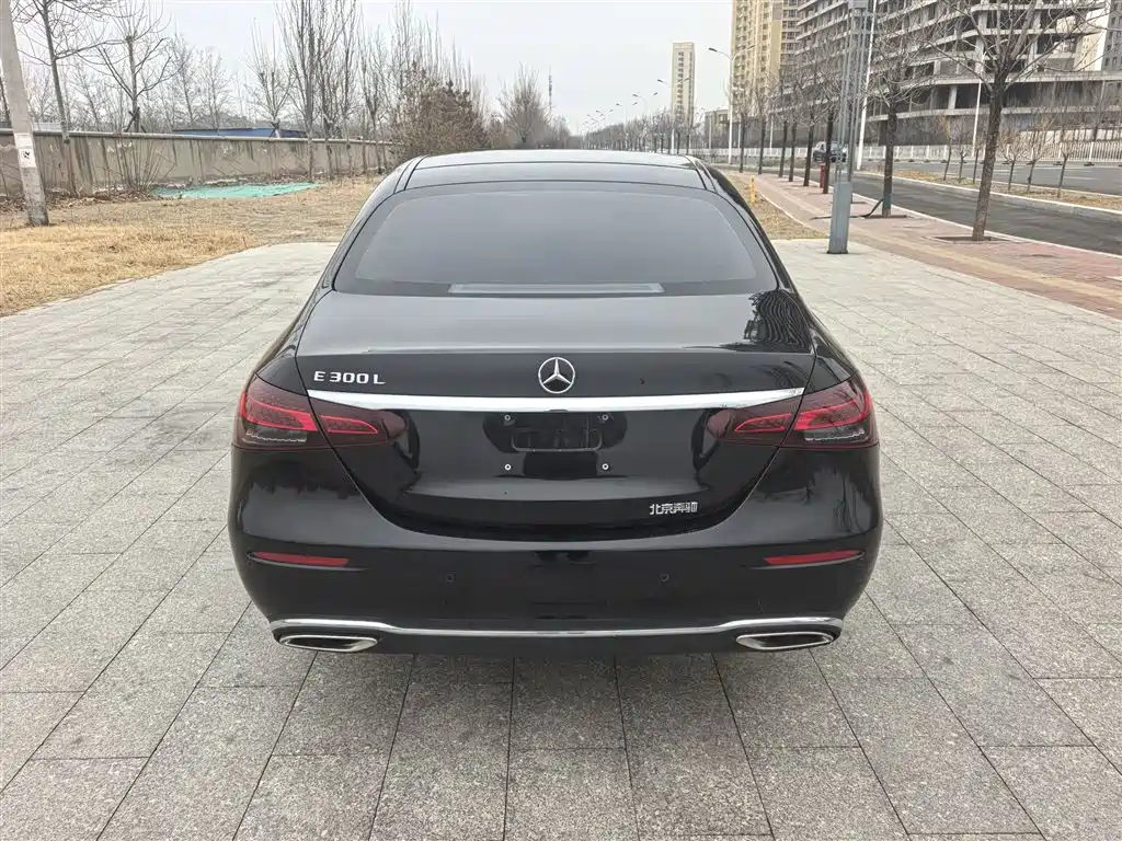 Mercedes-Benz E-Class 2022 — фото 11