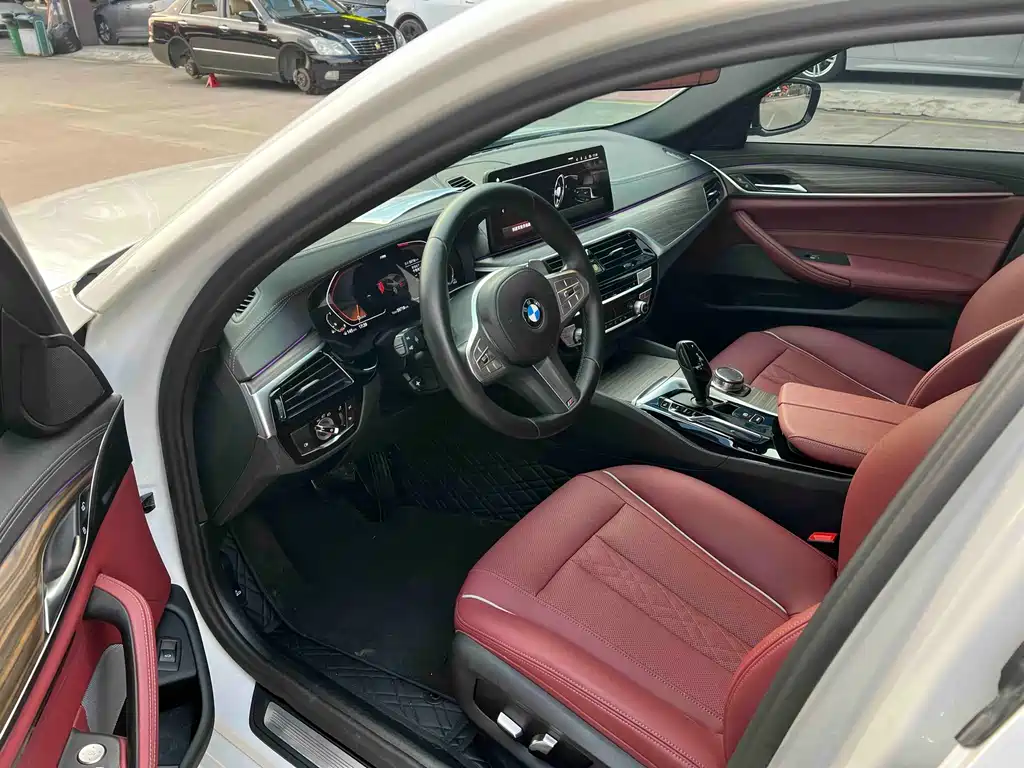 BMW 5 Series 2023 — фото 10
