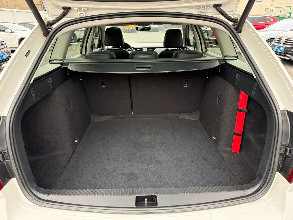 Skoda Octavia 2021 — фото 23