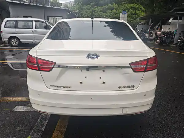 Ford Escort 2016