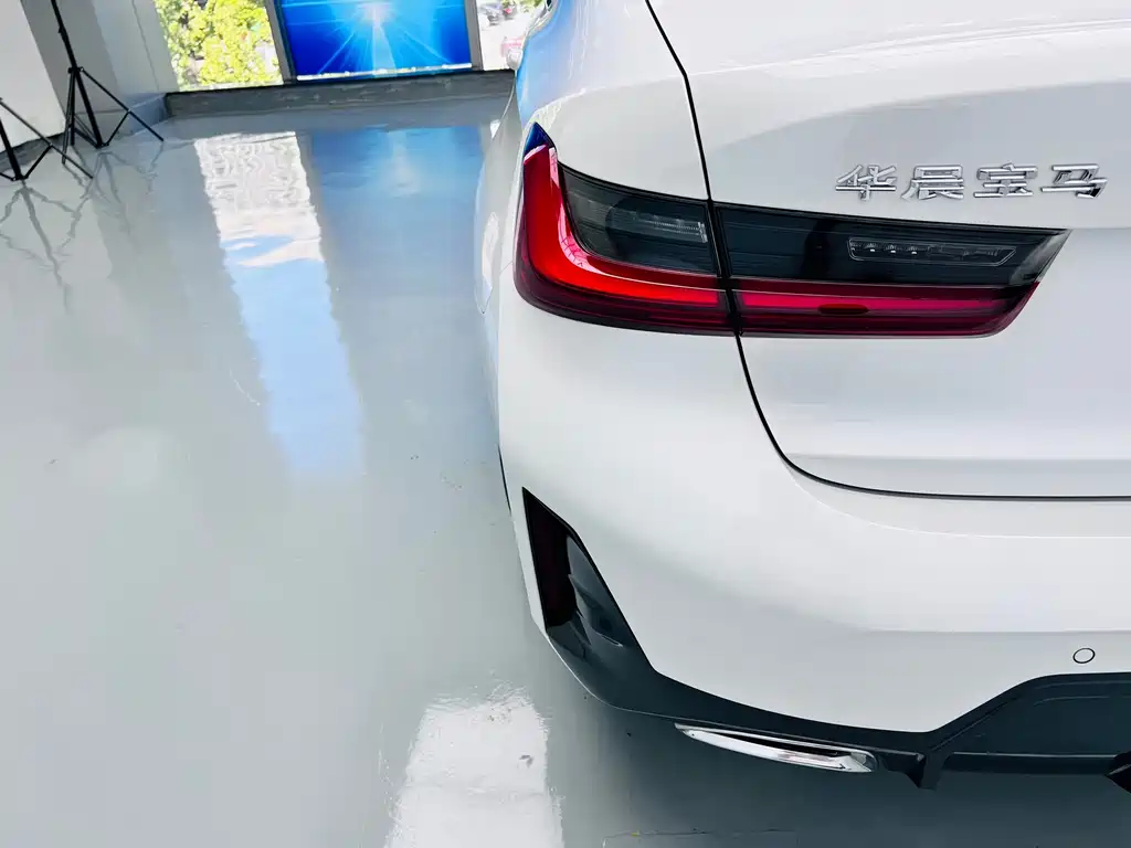 BMW 3 Series 2023