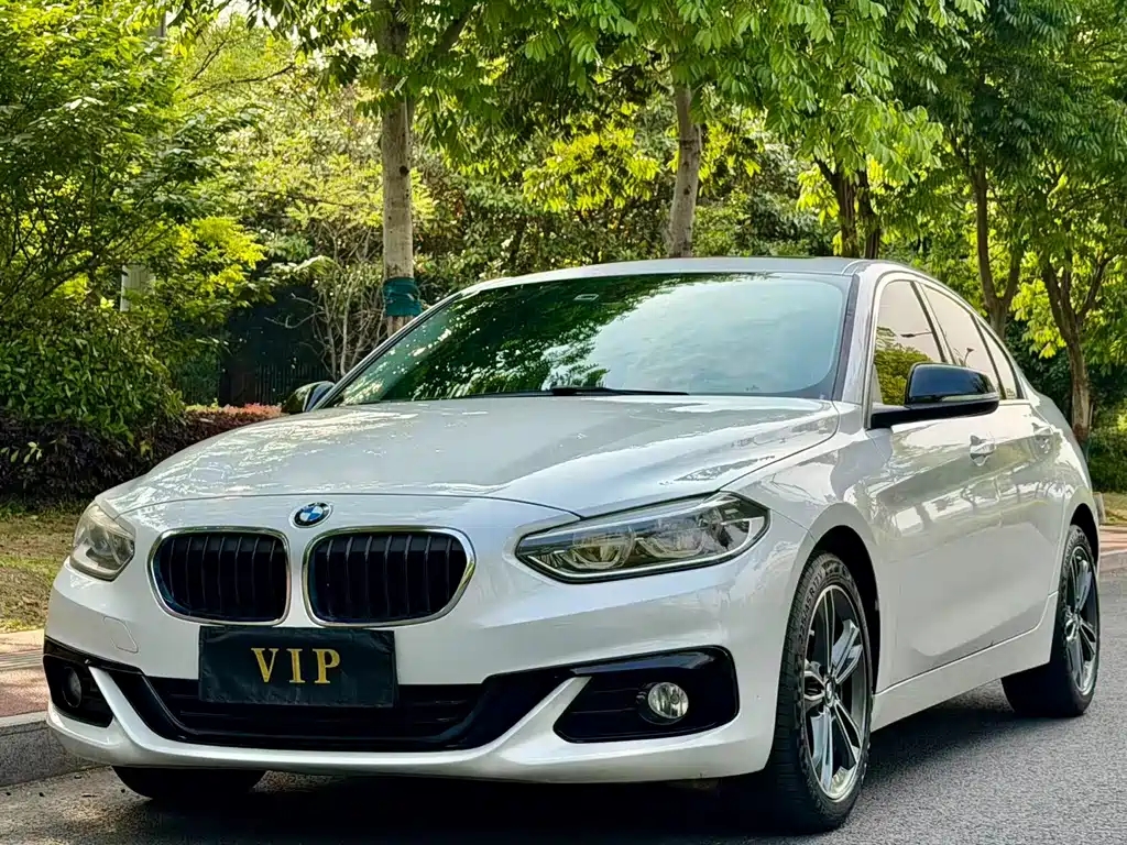 BMW 1 Series 2019 — фото 1