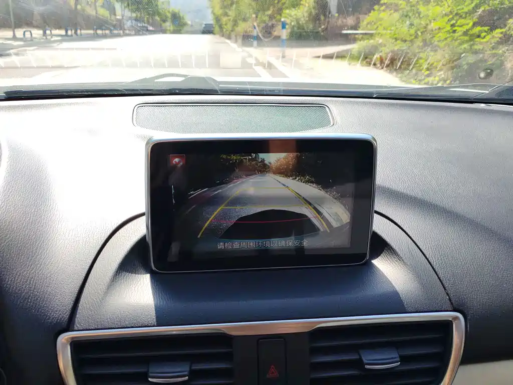 Mazda 3 Angkesela 2015