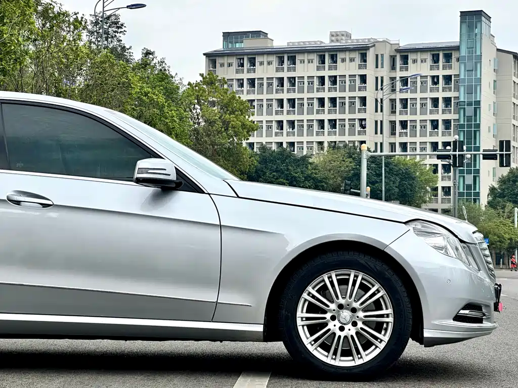 Mercedes-Benz E-Class 2012 — фото 6