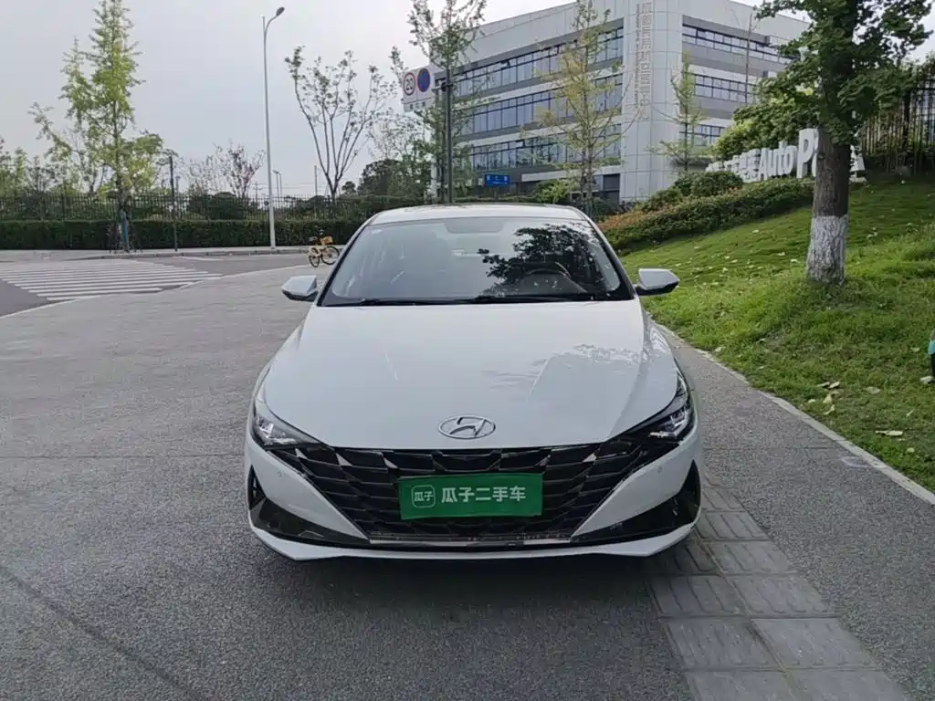 Hyundai Elantra 2022 — фото 3