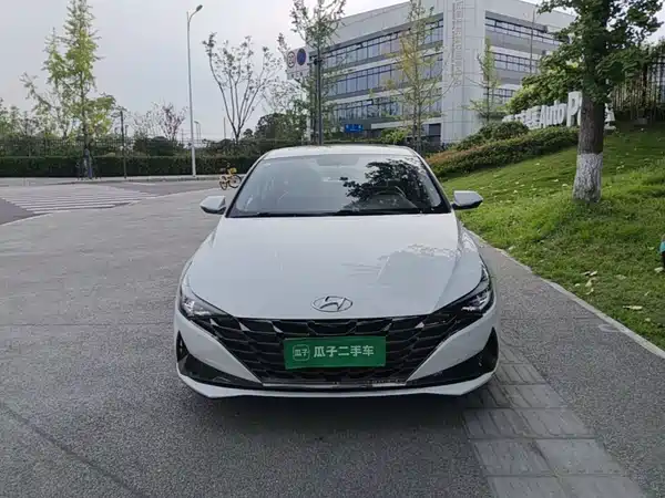 Hyundai Elantra 2022