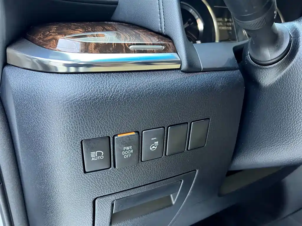 Toyota Alphard 2022 — фото 17