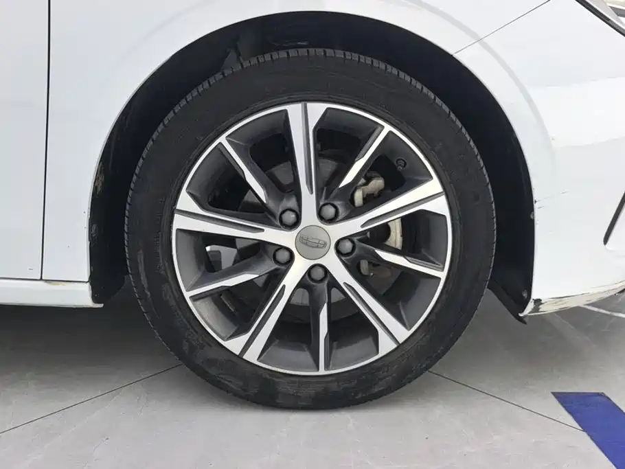 Geely Emgrand 2021