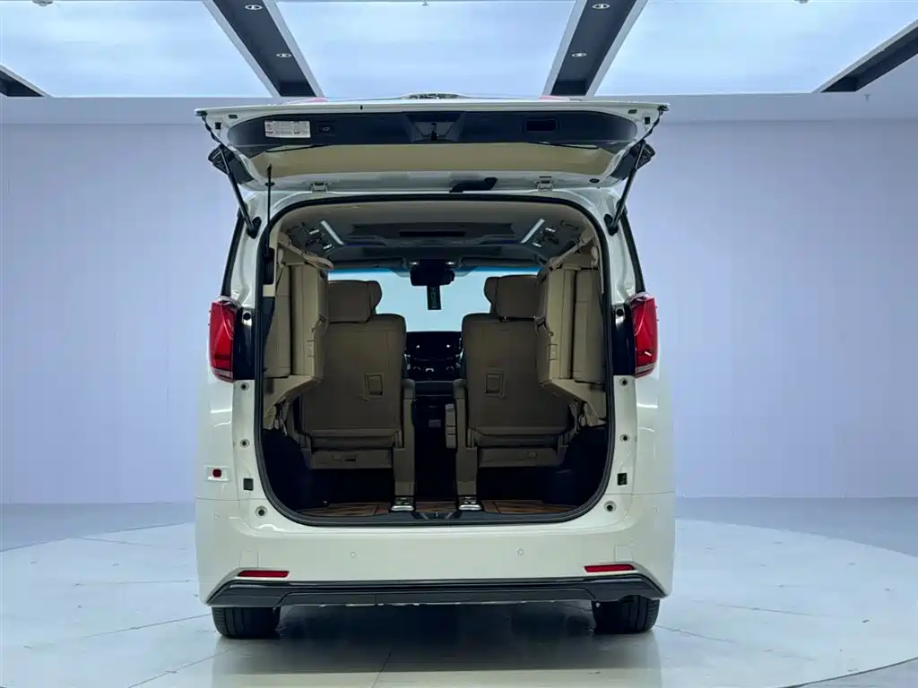 Toyota Alphard 2022 — фото 9