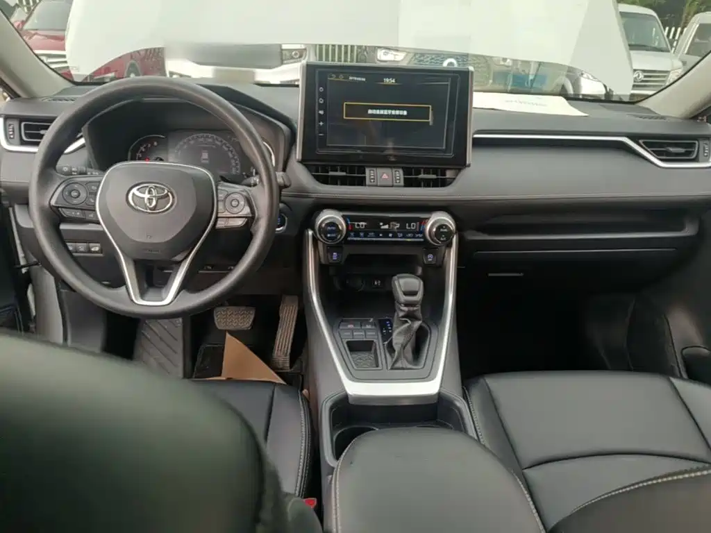 Toyota RAV4 2020 — фото 10