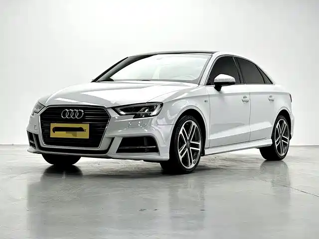 Audi A3 2018 — фото 1