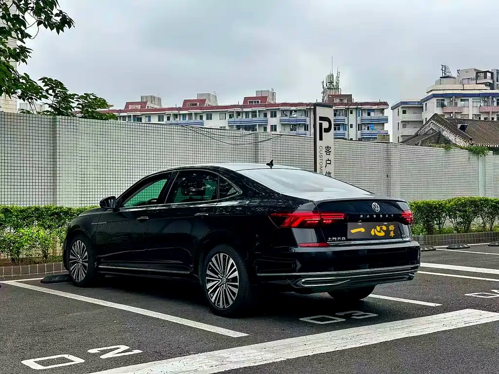 Volkswagen Passat 2019 — фото 9