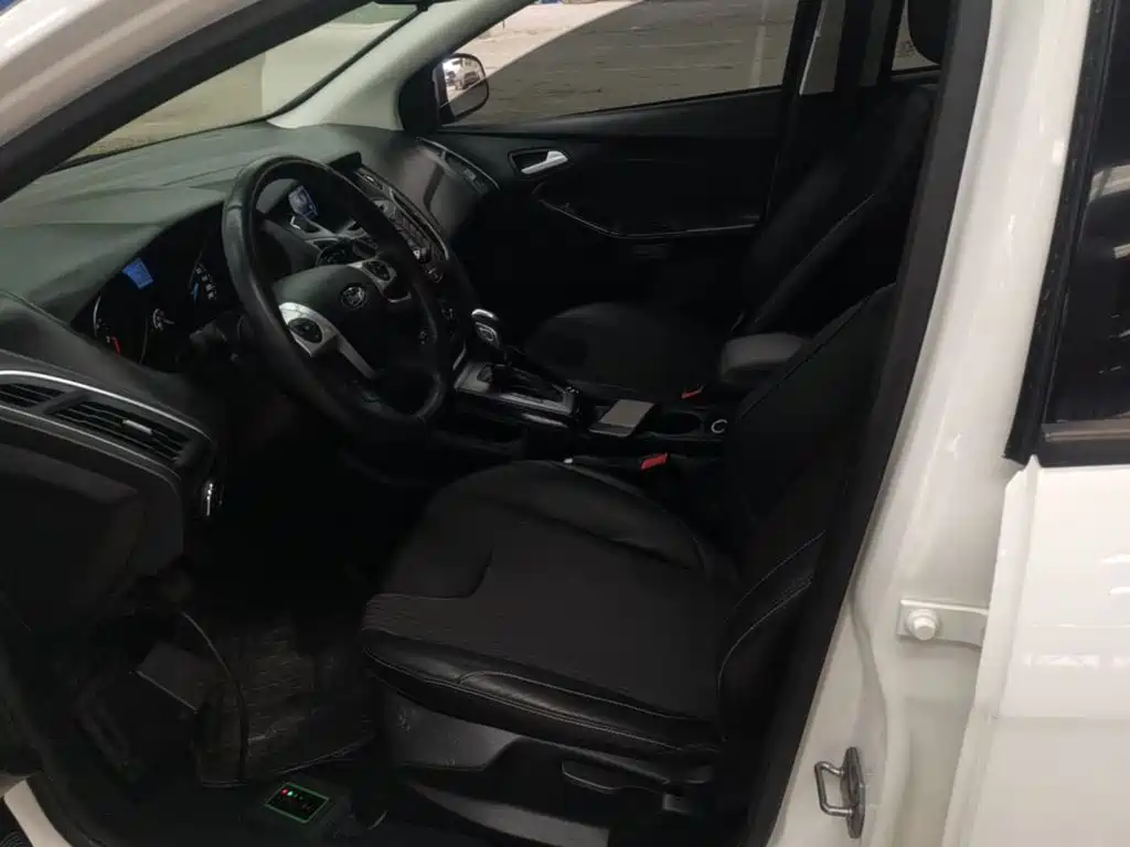Ford Focus 2014 — фото 15