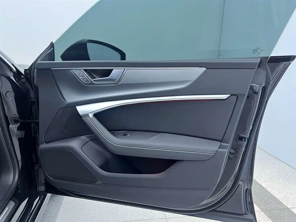 Audi A7L 2024 — фото 18