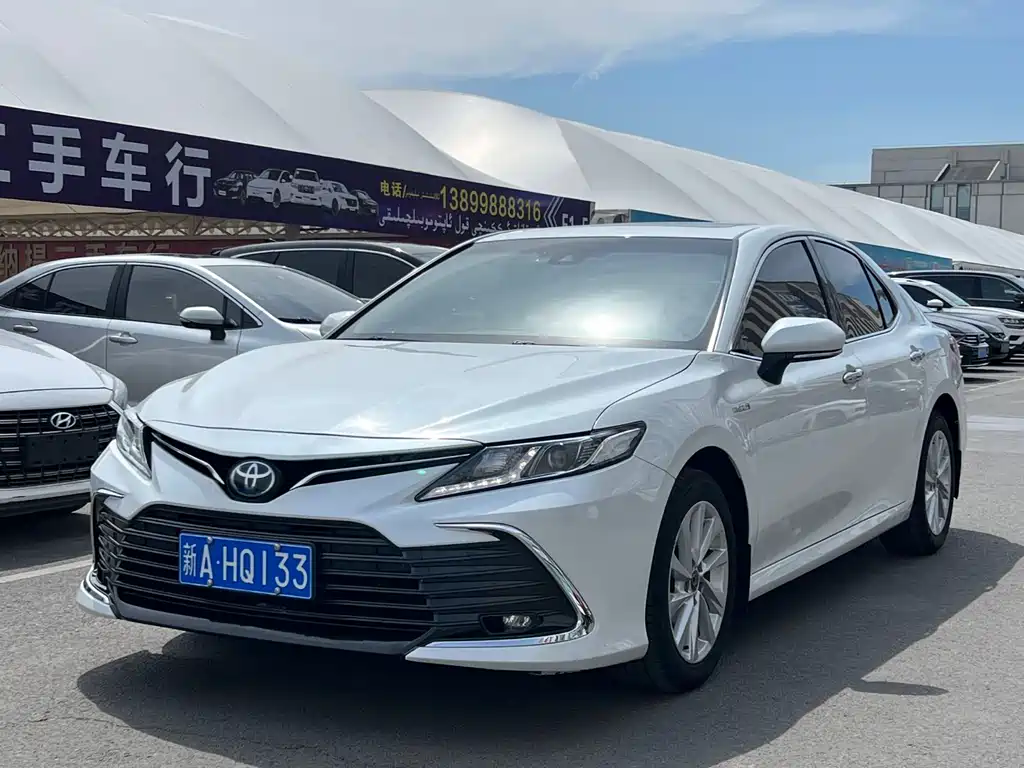 Toyota Camry 2022 — фото 2