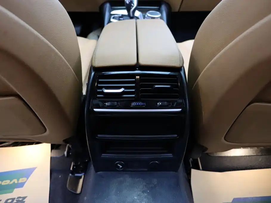 BMW 5 Series 2017 — фото 20