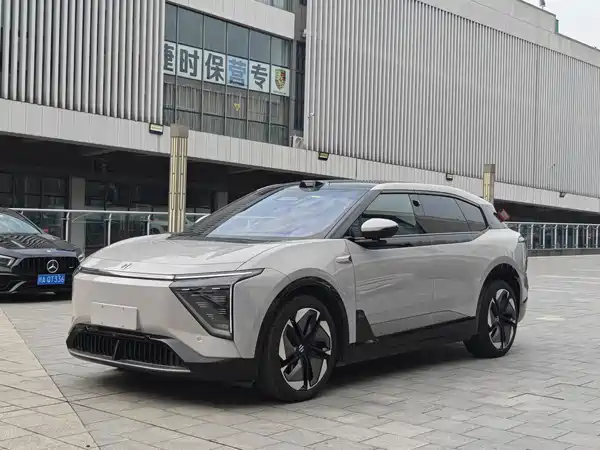 HiPhi Y 2025