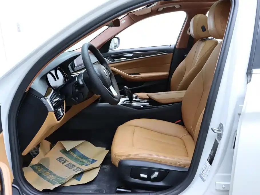 BMW 5 Series 2017 — фото 14