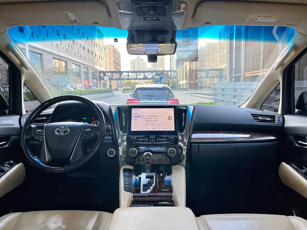 Toyota Alphard 2020 — фото 10