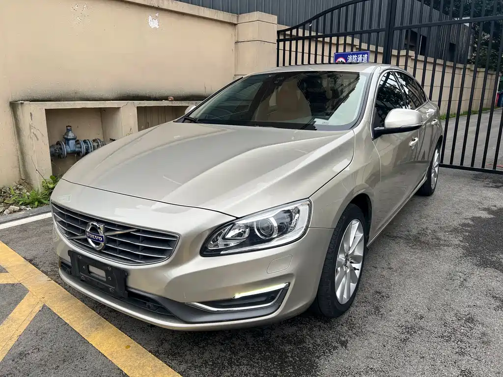Volvo S60 2017 — фото 1