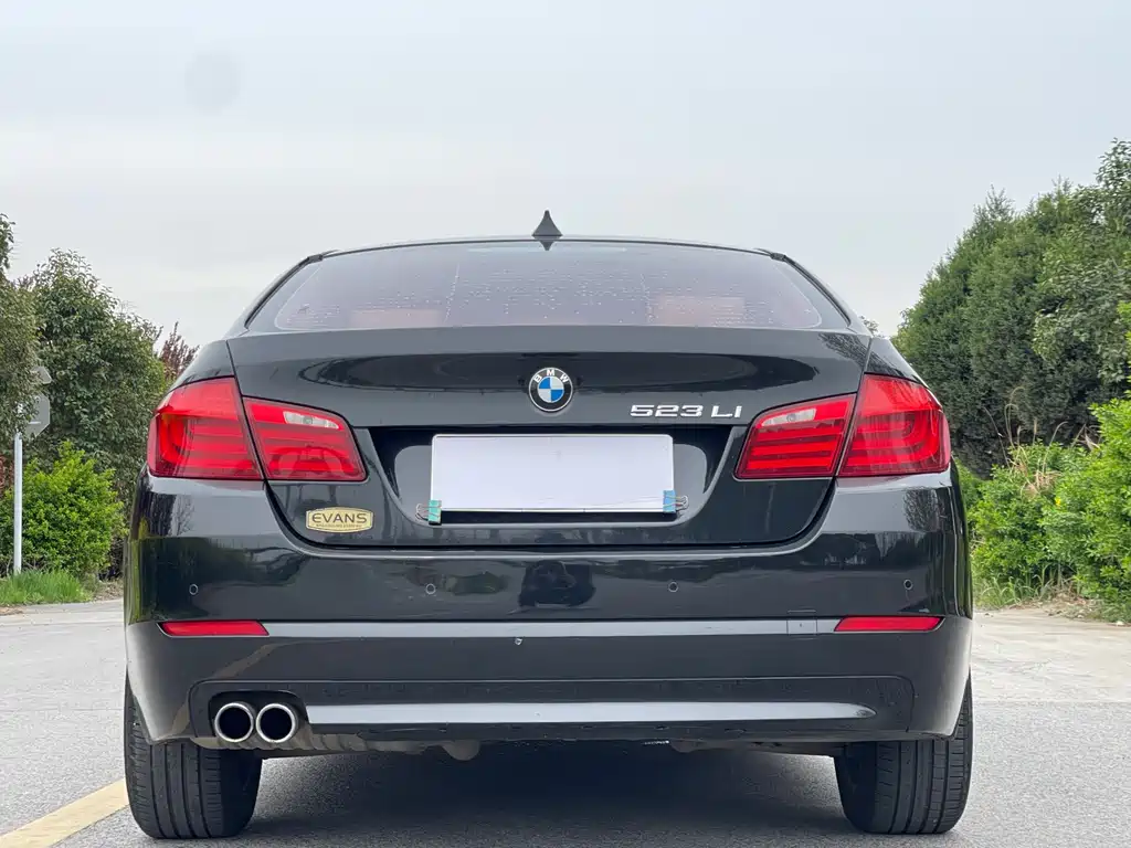 BMW 5 Series 2011 — фото 6