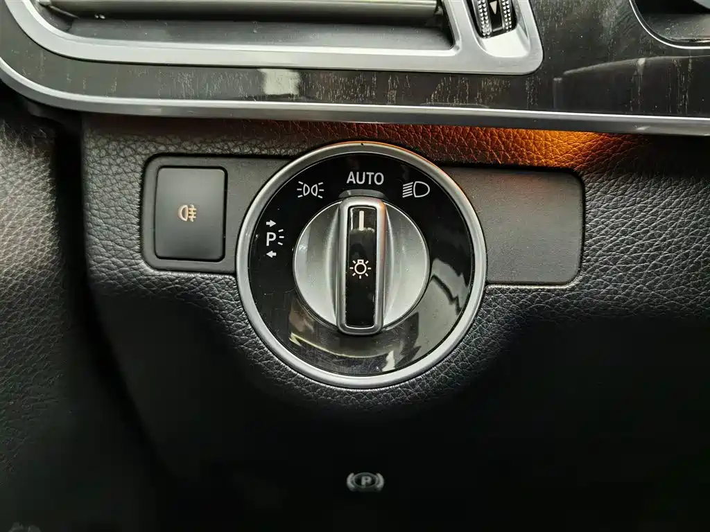 Mercedes-Benz E-Class 2016 — фото 21