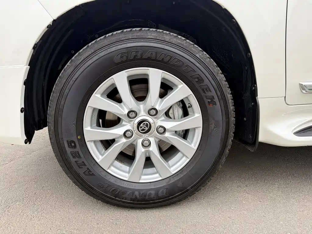 Toyota Land Cruiser 2018 — фото 10