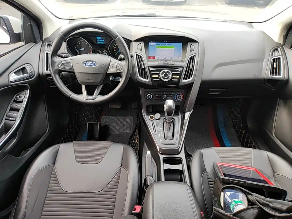 Ford Focus 2019 — фото 10