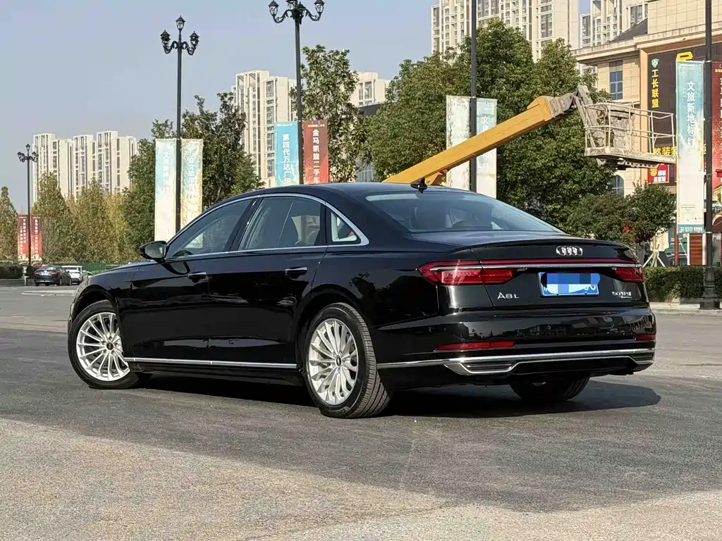 Audi A8 2021 — фото 4