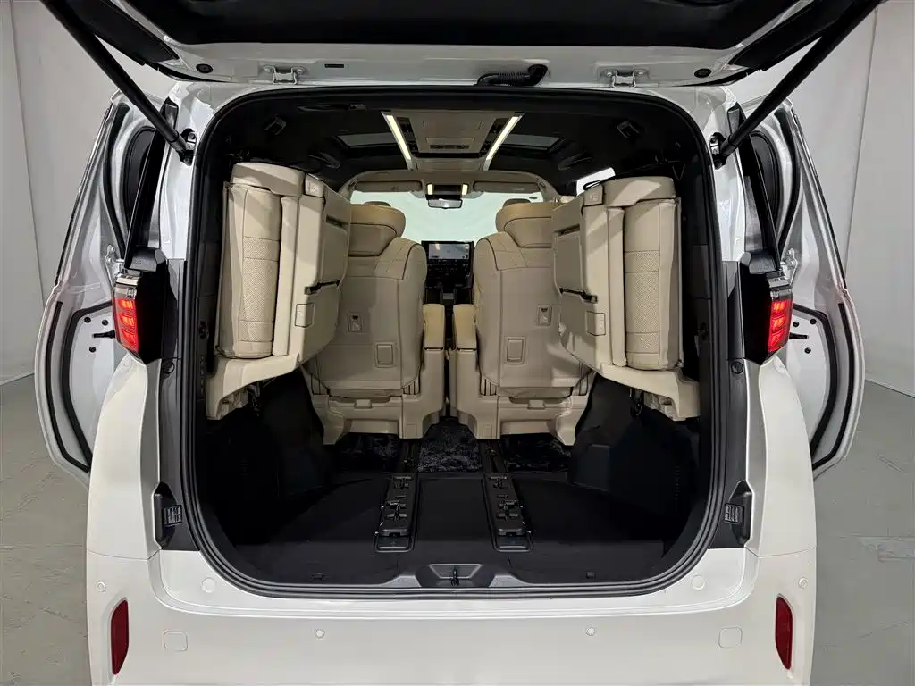 Toyota Alphard 2024 — фото 18