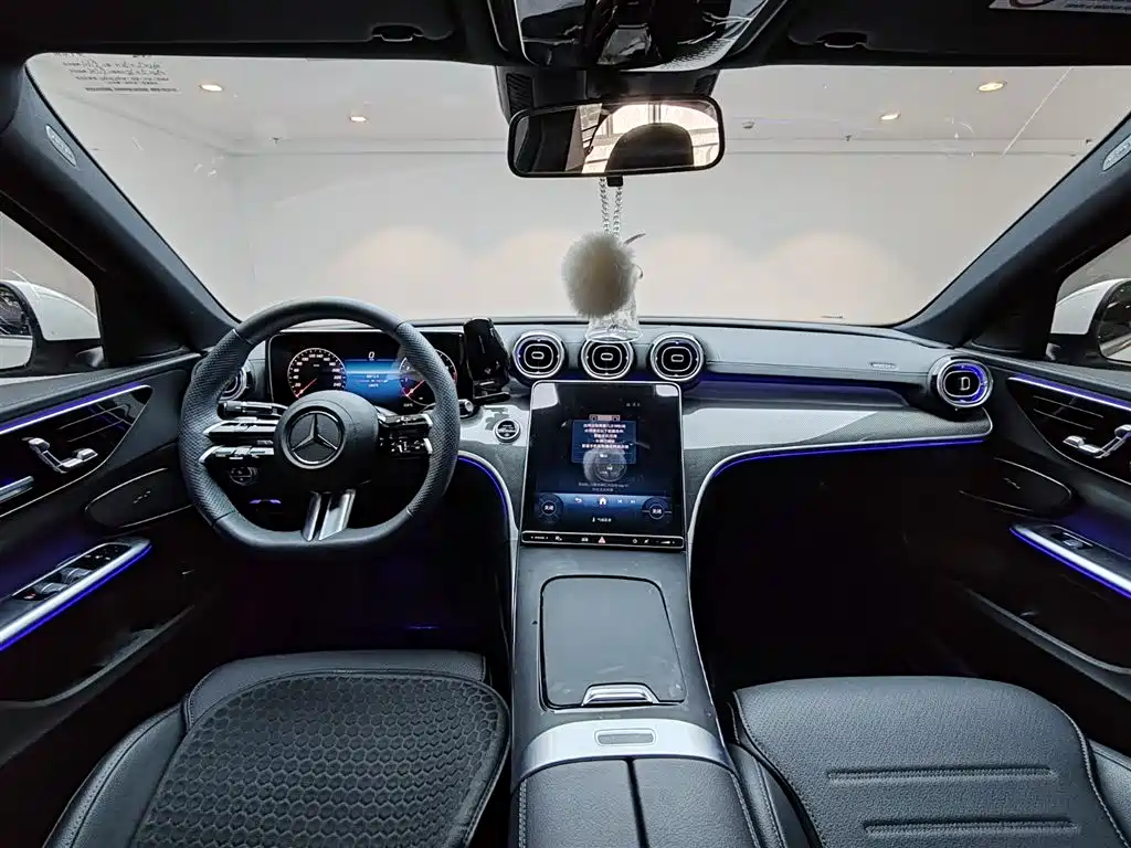 Mercedes-Benz C-Class 2024 — фото 16