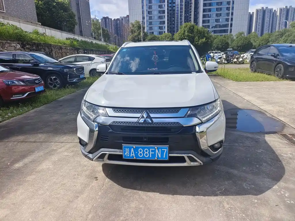 Mitsubishi Outlander 2020