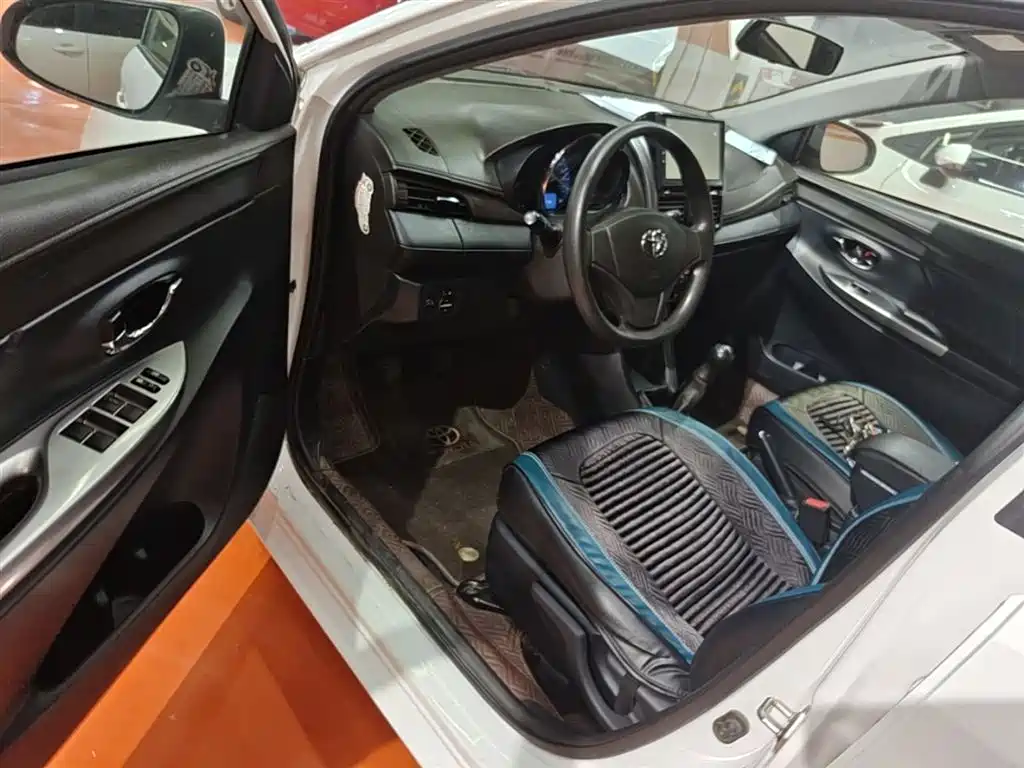 Toyota Yaris L 2015 — фото 16