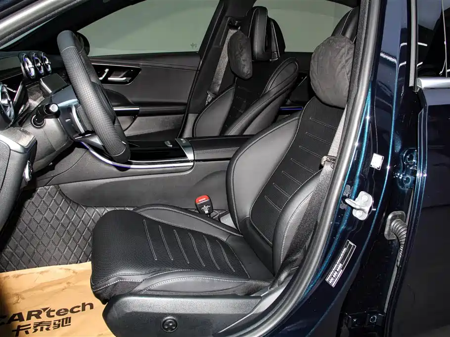 Mercedes-Benz C-Class 2025 — фото 17