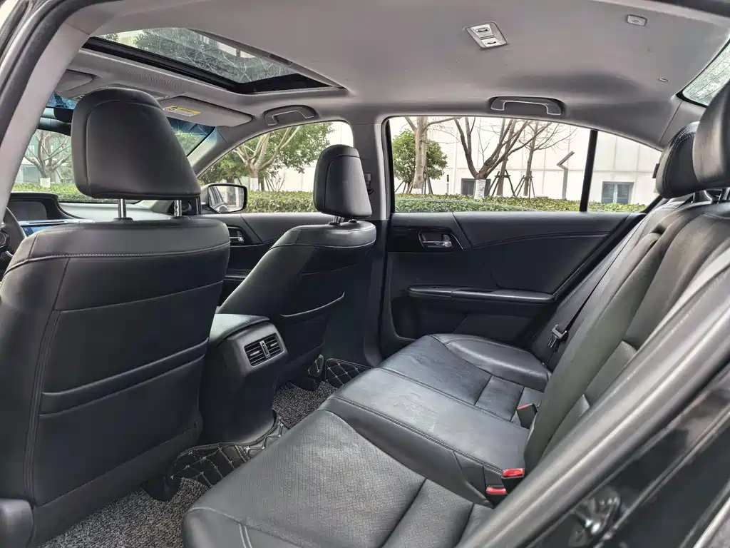 Honda Accord 2017 — фото 7