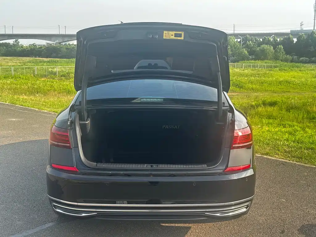 Volkswagen Passat 2023 — фото 19