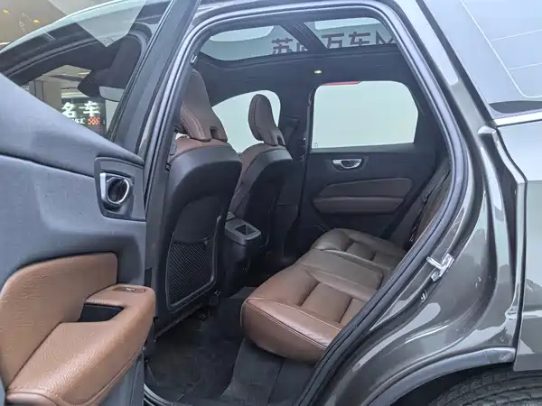 Volvo XC60 2022