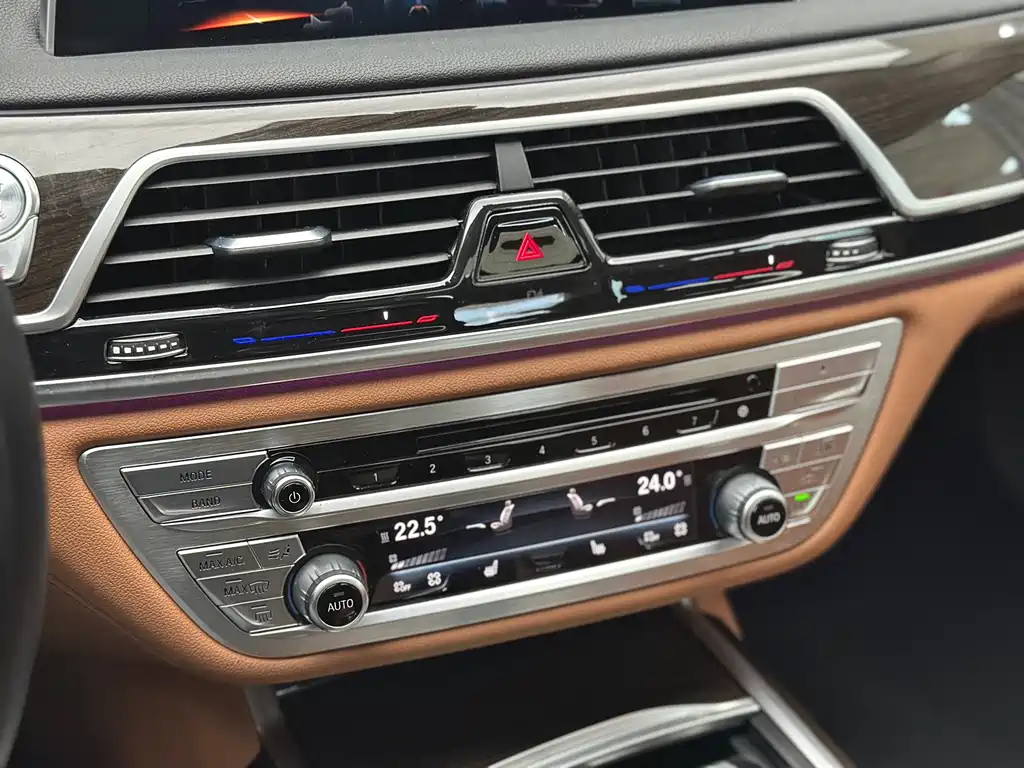 BMW 7 Series 2016 — фото 24