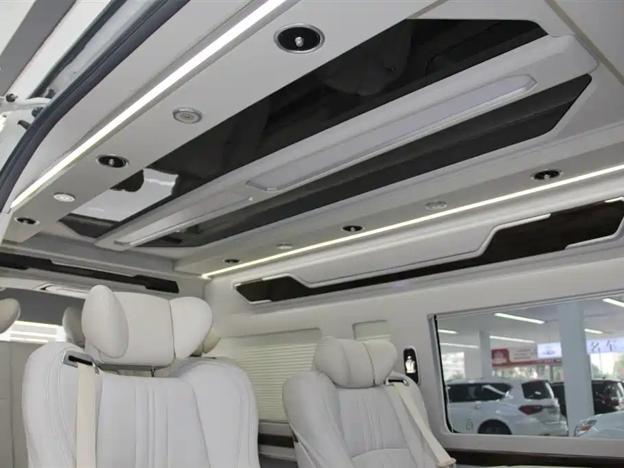 Toyota Hiace 2021 — фото 16