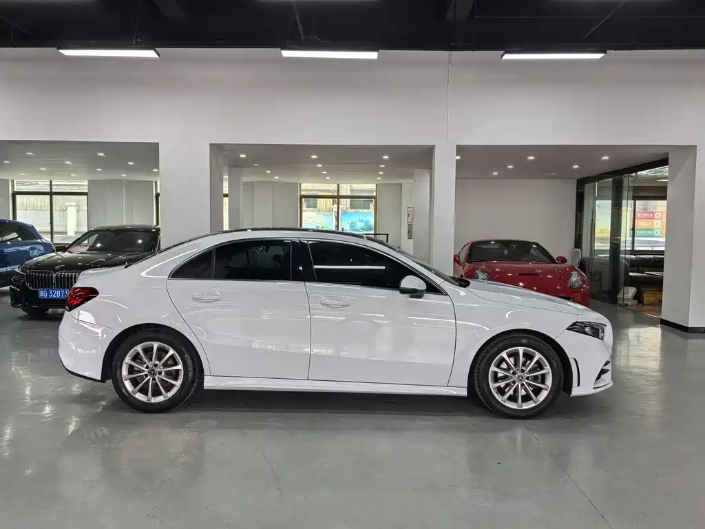 Mercedes-Benz A-Class 2021 — фото 4