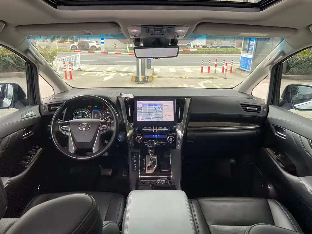 Toyota Vellfire 2022 — фото 8